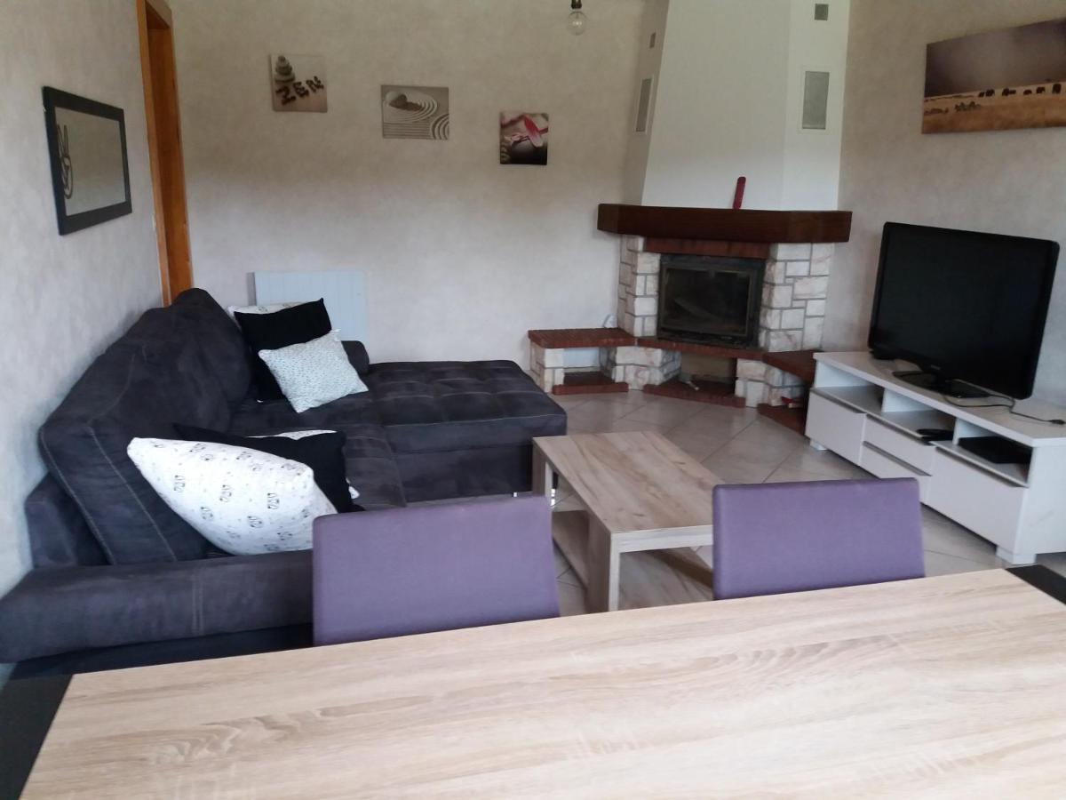 Appartement Meuble Agreable Au Coeur Du Massif Du Jura Malpas ภายนอก รูปภาพ